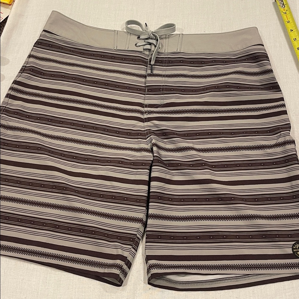 29113 United by Blue Men's Sandbank Performance Boardshorts SZ 36